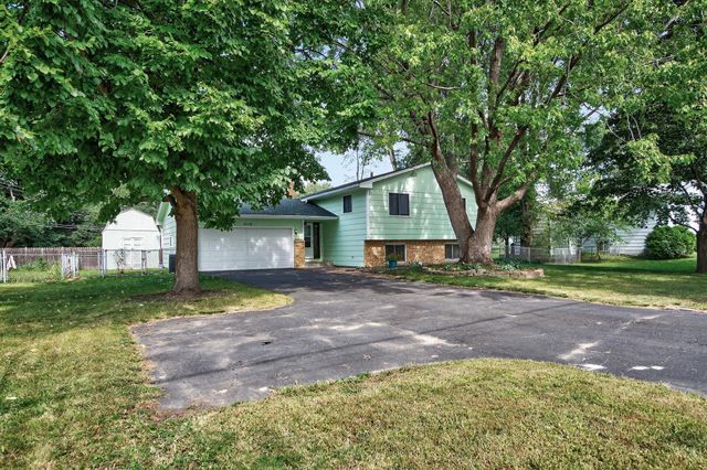 6004 69th Avenue N, Brooklyn Park, MN 55429