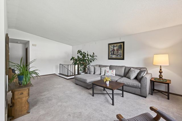 6004 69th Avenue N, Brooklyn Park, MN 55429