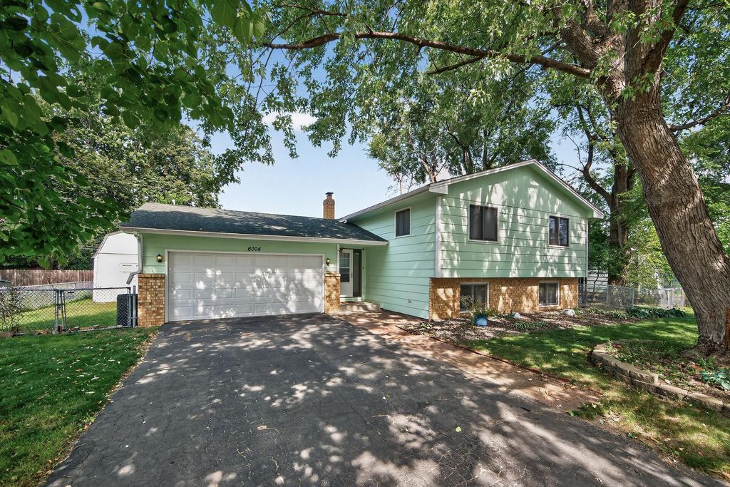 6004 69th Avenue N, Brooklyn Park, MN 55429