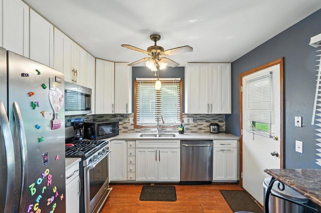 4205 Glen Oaks Drive, Crown Point, IN 46307