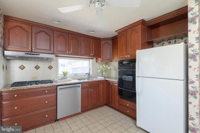 831 REGINA ST, Philadelphia, PA 19116