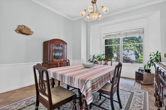 2912 Tanglewood Drive, Wayne, MI 48184