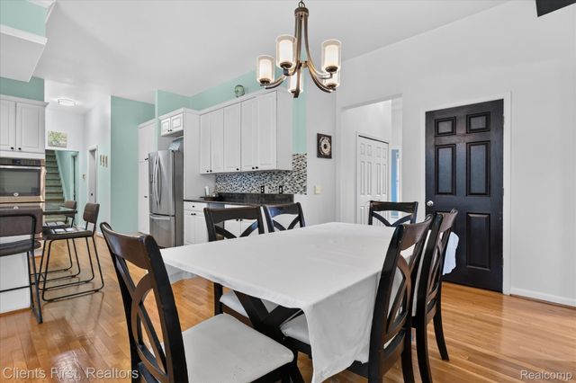 2912 Tanglewood Drive, Wayne, MI 48184