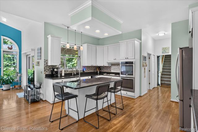 2912 Tanglewood Drive, Wayne, MI 48184
