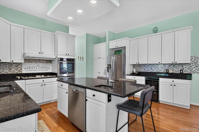 2912 Tanglewood Drive, Wayne, MI 48184