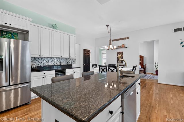 2912 Tanglewood Drive, Wayne, MI 48184