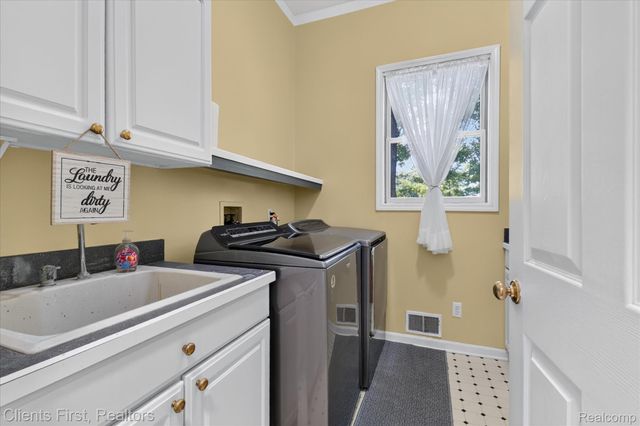 2912 Tanglewood Drive, Wayne, MI 48184