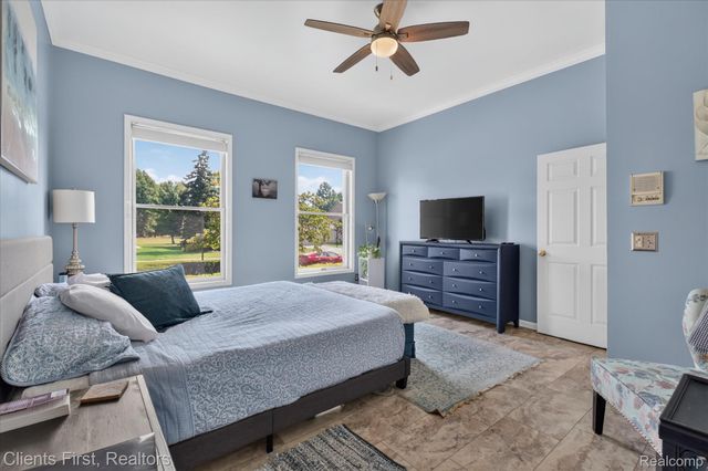 2912 Tanglewood Drive, Wayne, MI 48184