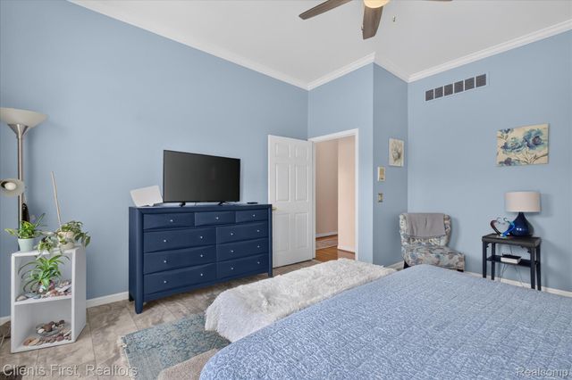 2912 Tanglewood Drive, Wayne, MI 48184