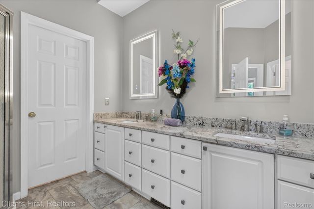 2912 Tanglewood Drive, Wayne, MI 48184