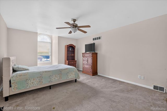 2912 Tanglewood Drive, Wayne, MI 48184