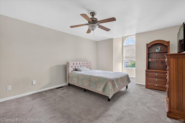 2912 Tanglewood Drive, Wayne, MI 48184