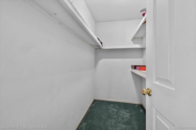 2912 Tanglewood Drive, Wayne, MI 48184
