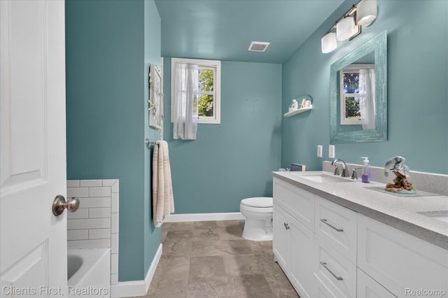 2912 Tanglewood Drive, Wayne, MI 48184