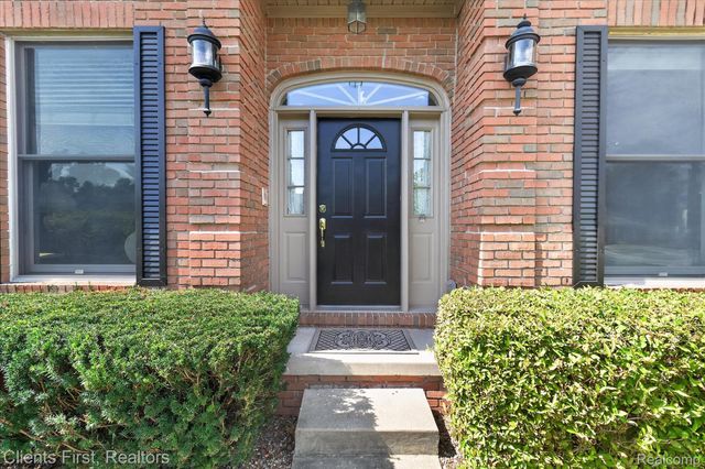 2912 Tanglewood Drive, Wayne, MI 48184