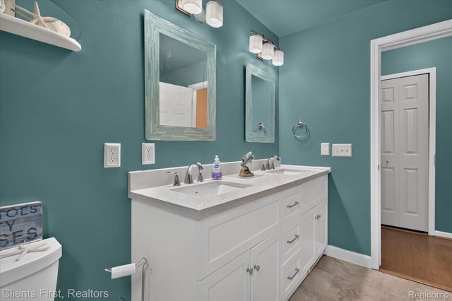 2912 Tanglewood Drive, Wayne, MI 48184