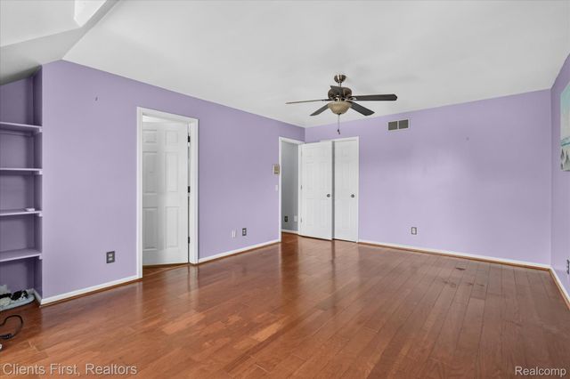 2912 Tanglewood Drive, Wayne, MI 48184