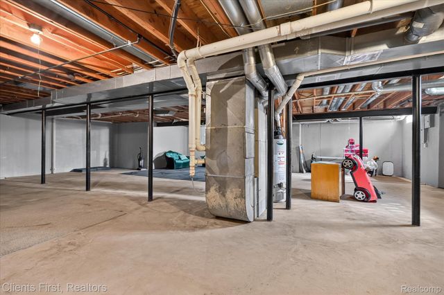 2912 Tanglewood Drive, Wayne, MI 48184