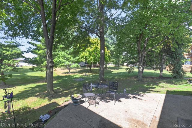 2912 Tanglewood Drive, Wayne, MI 48184