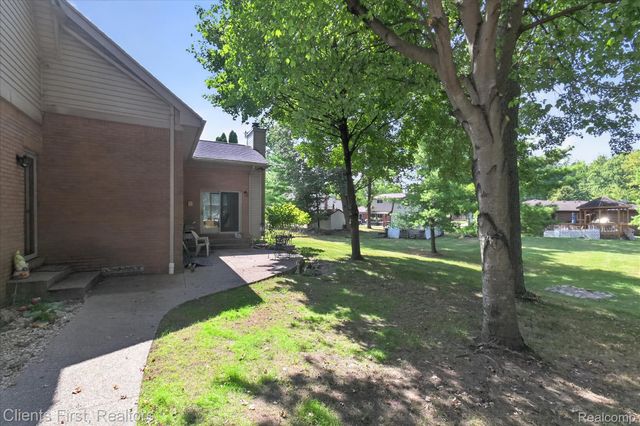 2912 Tanglewood Drive, Wayne, MI 48184