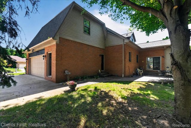 2912 Tanglewood Drive, Wayne, MI 48184
