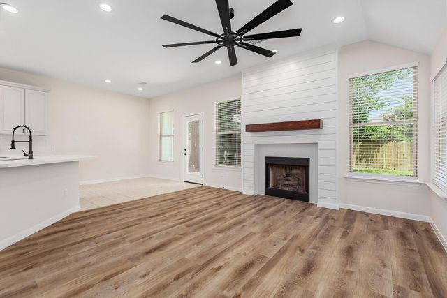 42 Camber Pine Place, The Woodlands, TX 77382