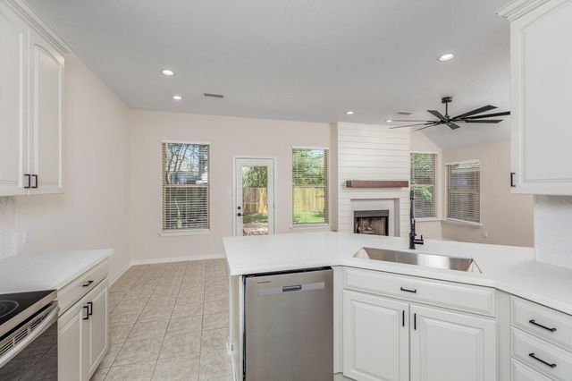 42 Camber Pine Place, The Woodlands, TX 77382