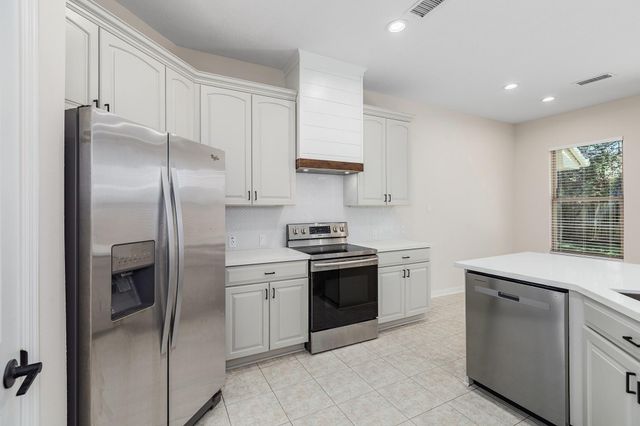 42 Camber Pine Place, The Woodlands, TX 77382