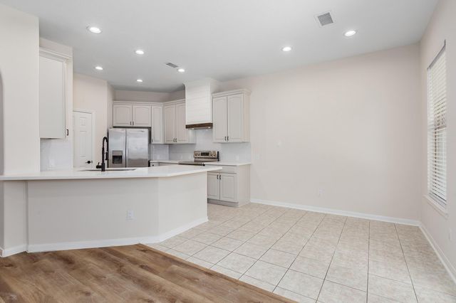 42 Camber Pine Place, The Woodlands, TX 77382