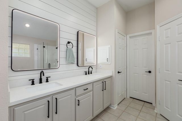 42 Camber Pine Place, The Woodlands, TX 77382