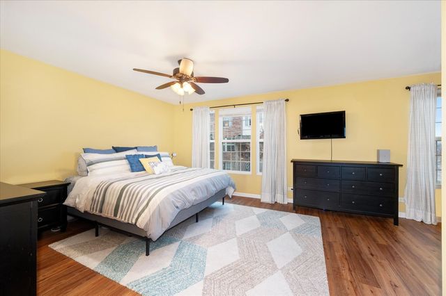 240 Devoe Drive, Oswego, IL 60543