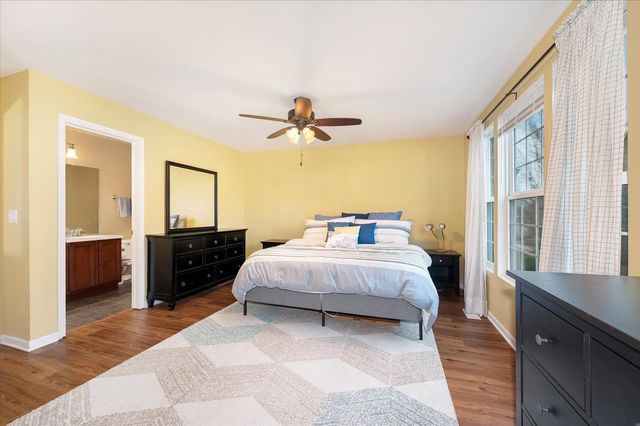 240 Devoe Drive, Oswego, IL 60543