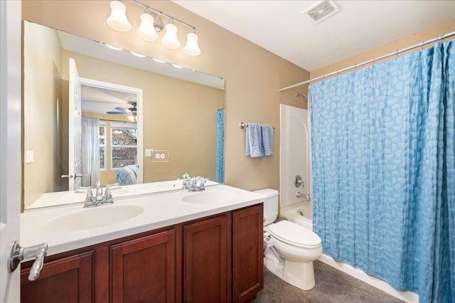 240 Devoe Drive, Oswego, IL 60543