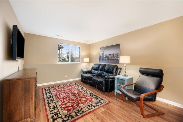 240 Devoe Drive, Oswego, IL 60543