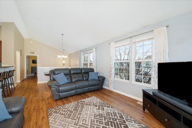 240 Devoe Drive, Oswego, IL 60543