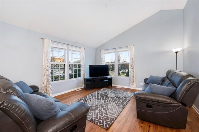 240 Devoe Drive, Oswego, IL 60543