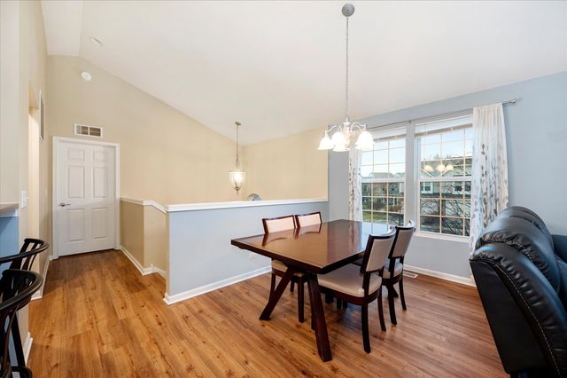 240 Devoe Drive, Oswego, IL 60543