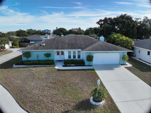 2042 COUNTRY MEADOWS PLACE, Sarasota, FL 34235