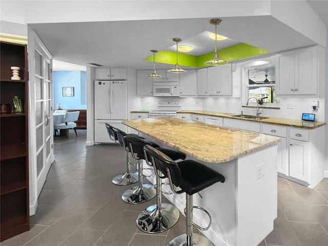 2042 COUNTRY MEADOWS PLACE, Sarasota, FL 34235