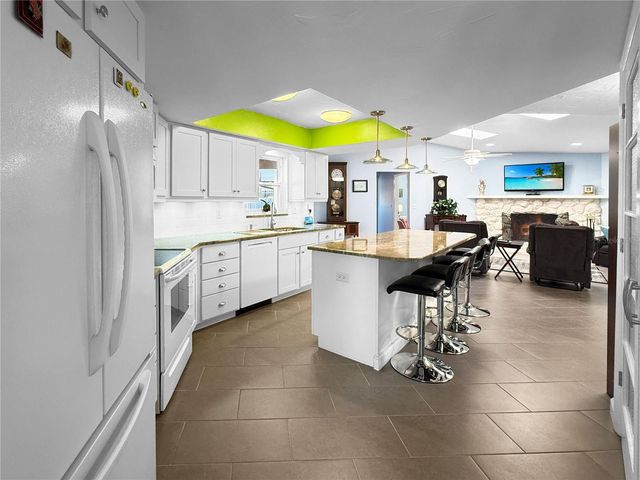 2042 COUNTRY MEADOWS PLACE, Sarasota, FL 34235