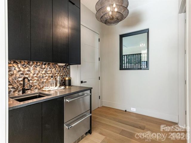 814 Bertonley Avenue, Charlotte, NC 28211