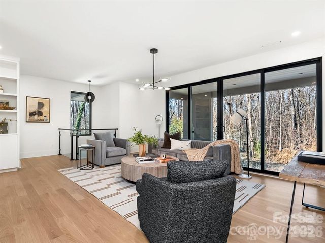 814 Bertonley Avenue, Charlotte, NC 28211