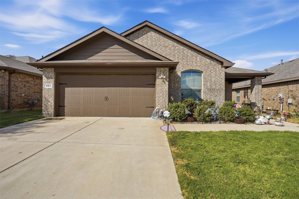 821 Rutherford Drive, Crowley, TX 76036 — photo 2