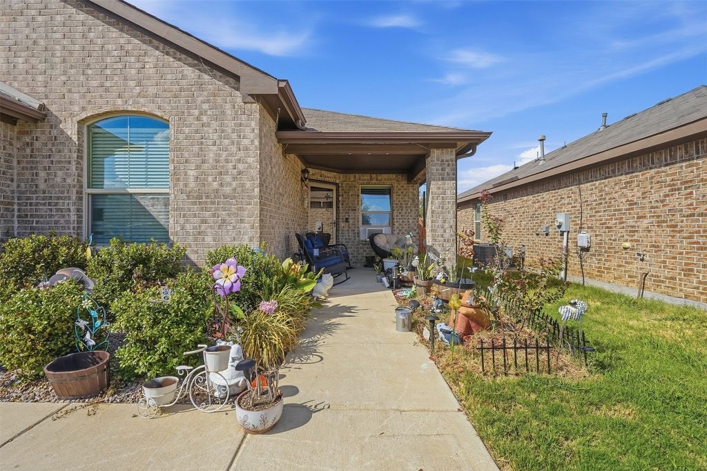 821 Rutherford Drive, Crowley, TX 76036 — photo 4