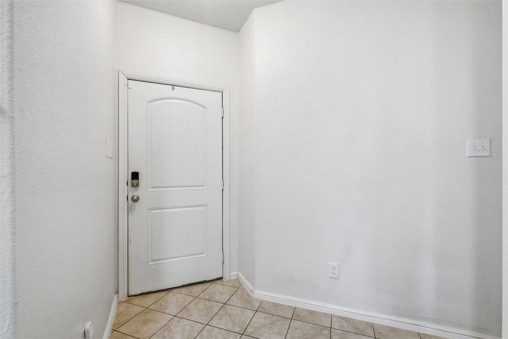 821 Rutherford Drive, Crowley, TX 76036 — photo 5