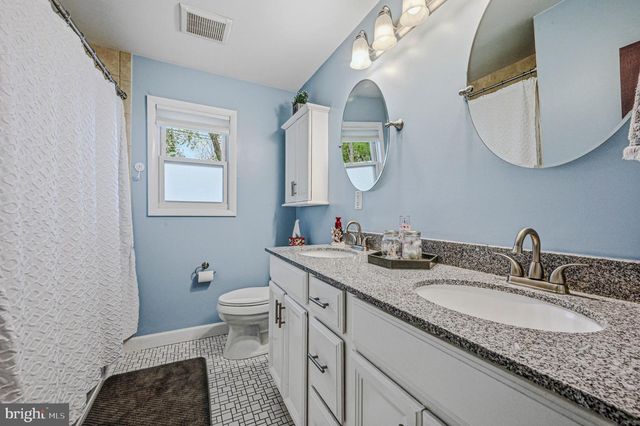 7 ARONIMINK DR, Newark, DE 19711