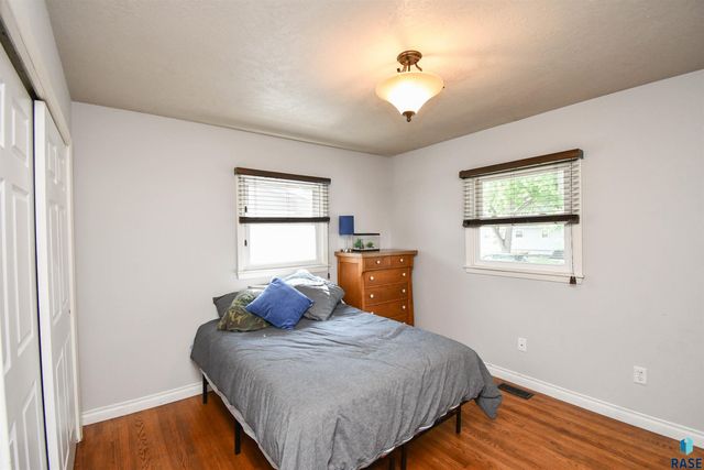 104 E 40th St, Sioux Falls, SD 57105