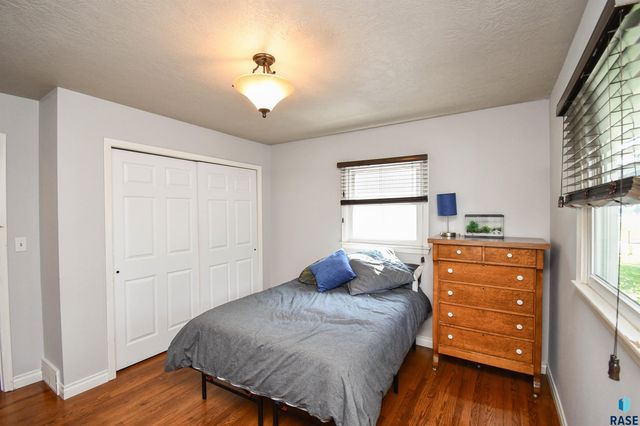 104 E 40th St, Sioux Falls, SD 57105