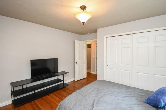 104 E 40th St, Sioux Falls, SD 57105