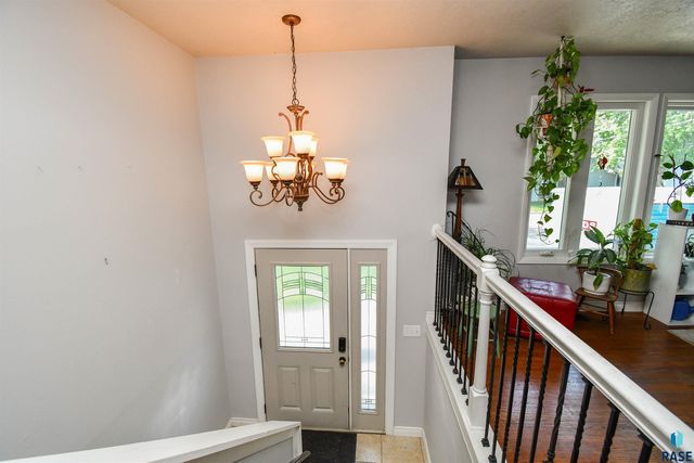 104 E 40th St, Sioux Falls, SD 57105